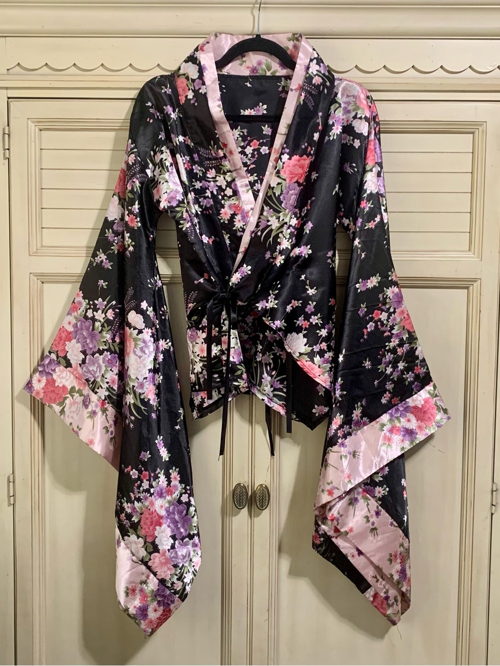 Floral Kimono Wraparound Shirt With Bell Sleeves Women’s Size Medium
